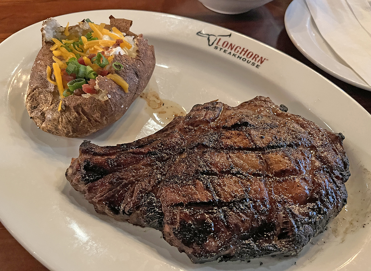 i-tried-every-steak-at-longhorn-steakhouse-and-one-juicy-cut-stood-out