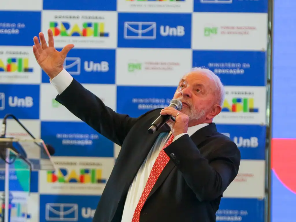 Os números revelam que, a partir de 2023, a dívida brasileira alcançou 85% do Produto Interno Bruto , colocando o país no topo do ranking de endividamento na região. A Argentina, que ocupava a primeira posição, tem uma dívida pública de 84% do PIB.