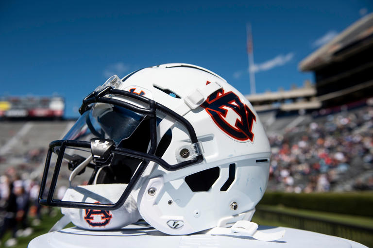 Auburn football lands 3star recruit Hollis Davidson, the second TE in