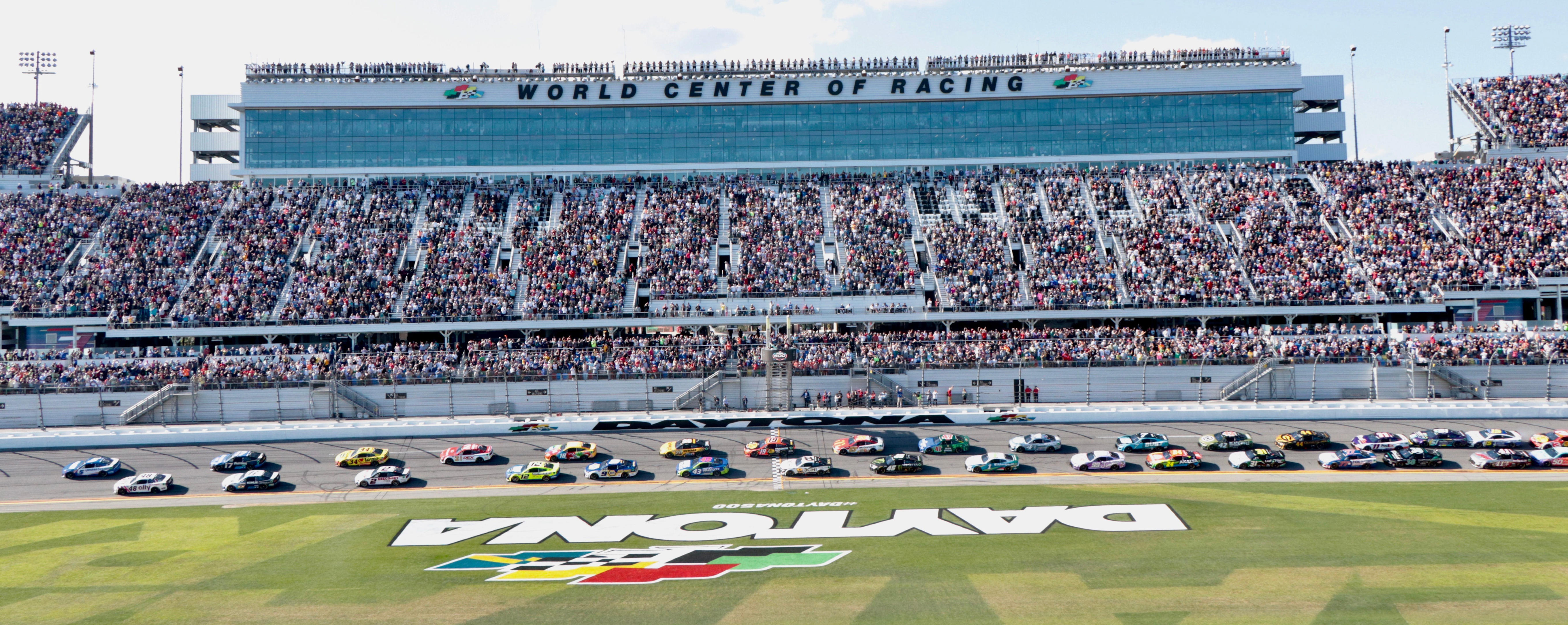 Joey Logano wins Daytona 500 pole in qualifying, Michael McDowell joins 