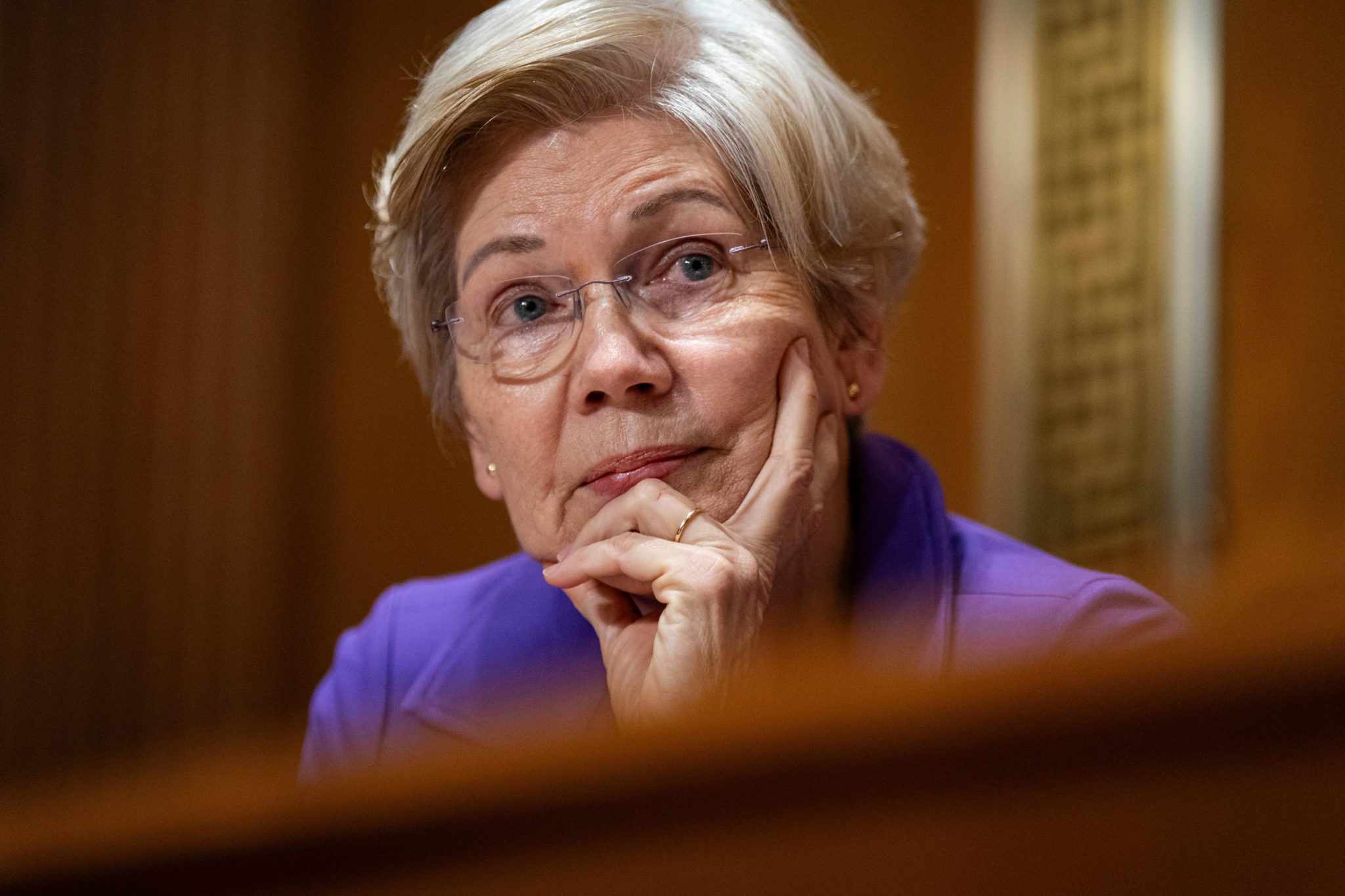 elizabeth warren is furious about the ‘full-blown housing crisis’ and she’s targeting jerome powell’s ‘troubling rate hikes’