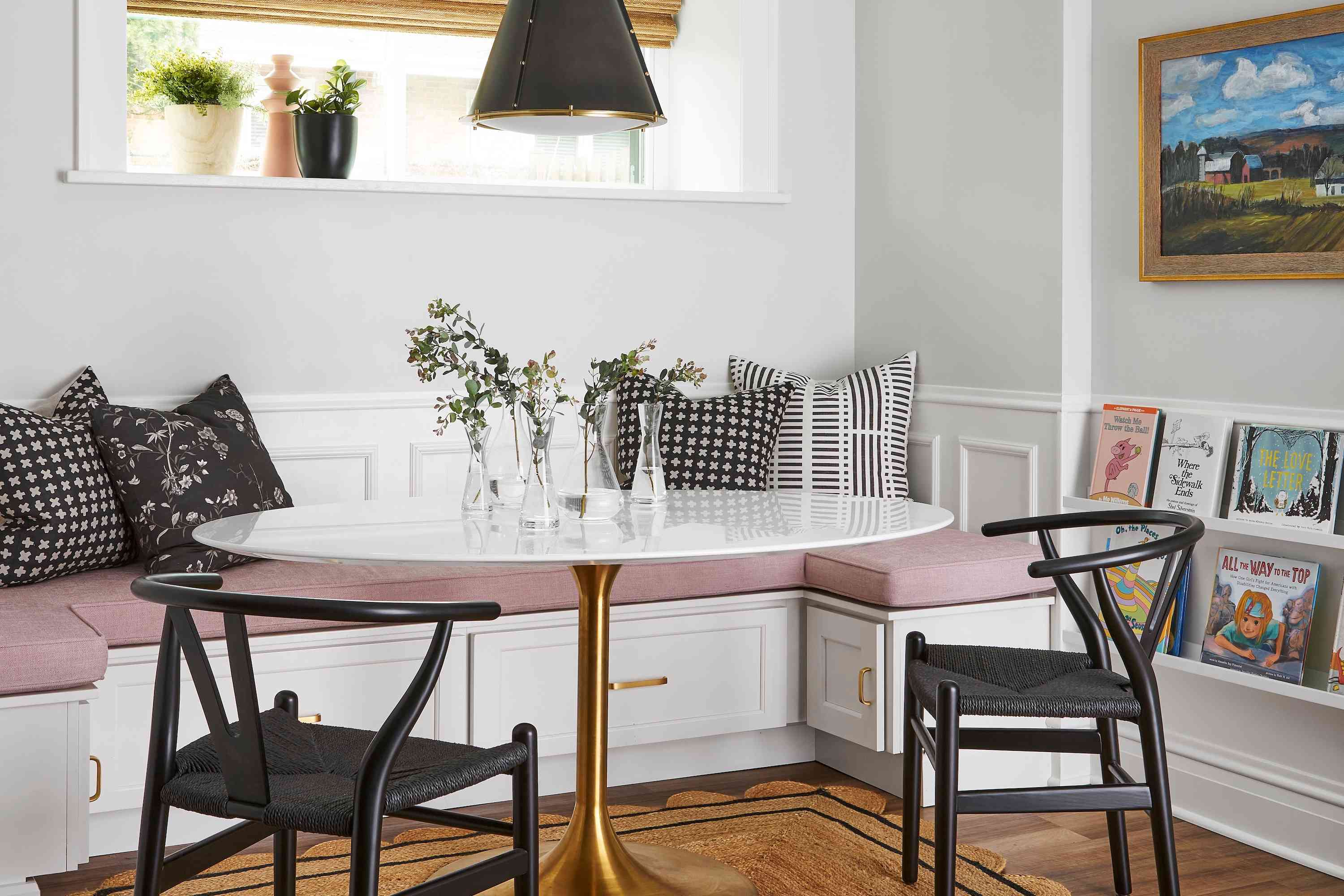 15 Banquette Seating Ideas To Maximize Space In Your Kitchen Or Dining Area   BB1hv7xZ.img