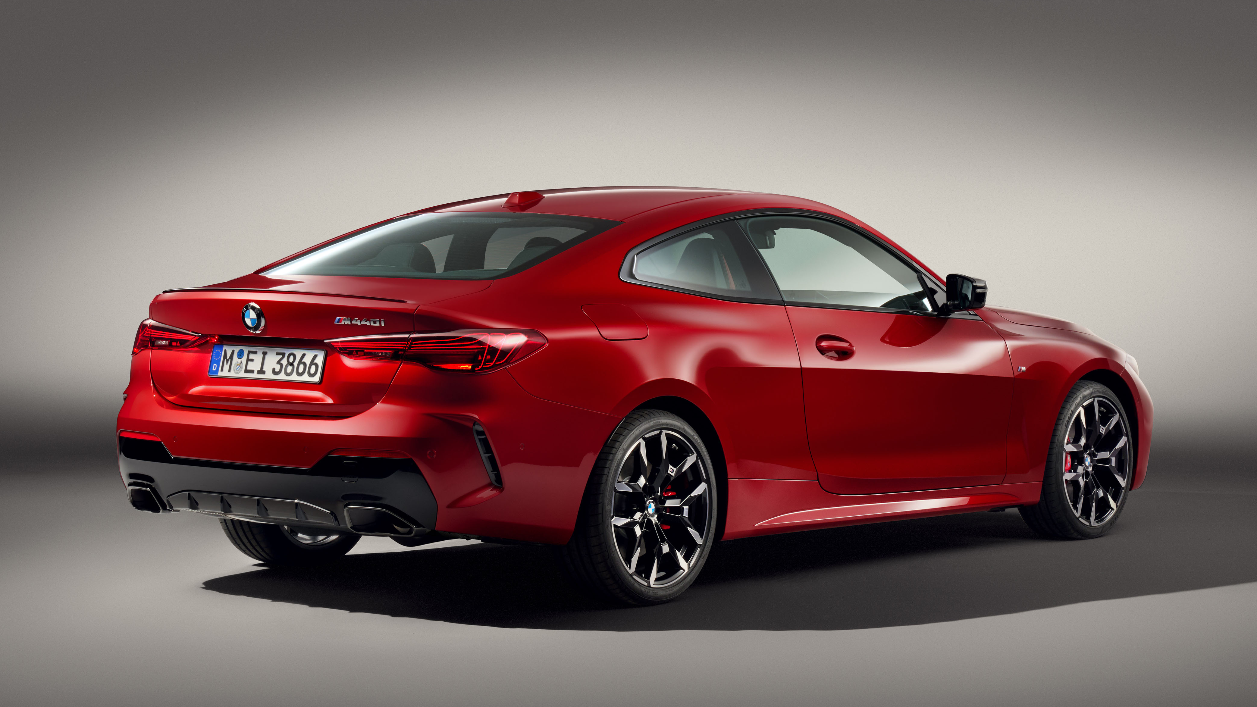 bmw reveals refreshed 4 series coupe and convertible models