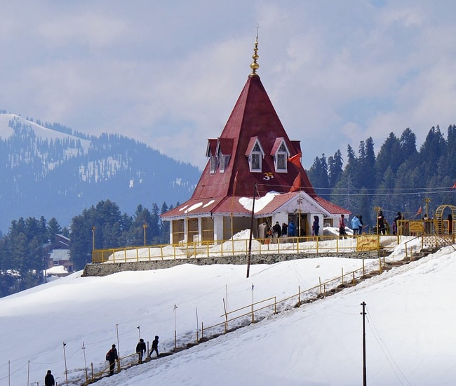 Also known as the Shiva Temple, it is one of the most popular holy sites of Gulmarg and is located at one of the highest points of Gulmarg; Rajesh Khanna's popular song 'Jai Jai Shiva Shanker' is also shot there.