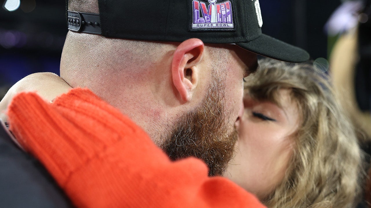 Chiefs Star Travis Kelce Not Annoyed By Taylor Swift Questions Ahead Of ...