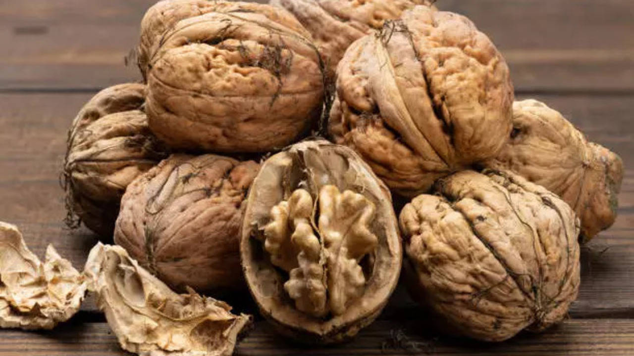 What Happens To Your Body When You Eat Walnuts Every Day?