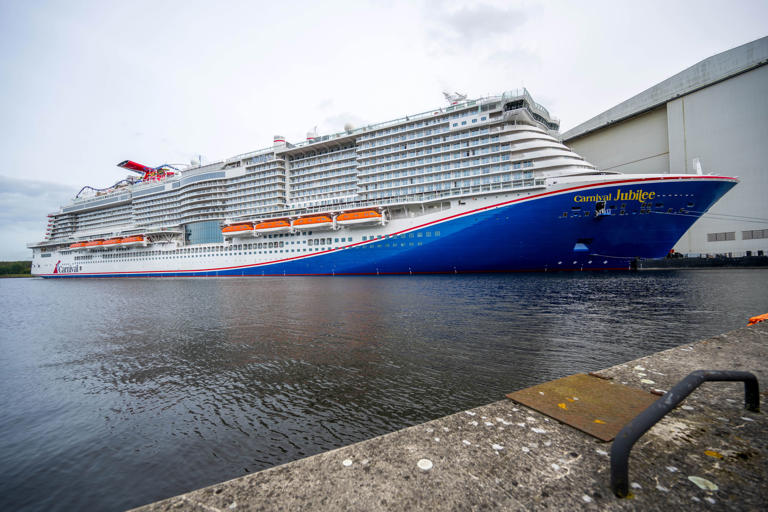 Carnival cruise ship crew rescues two kayakers stranded in Gulf of Mexico