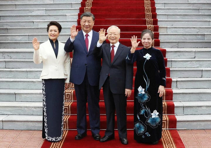 Tổng Bí thư Nguyễn Phú Trọng và Phu nhân cùng Tổng Bí thư, Chủ tịch nước Trung Quốc Tập Cận Bình và Phu nhân. (Ảnh: TTXVN)