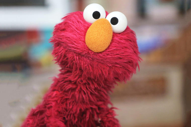 Elmo's Tweet Checking in on His Friends Receives a Flood of Distressed ...