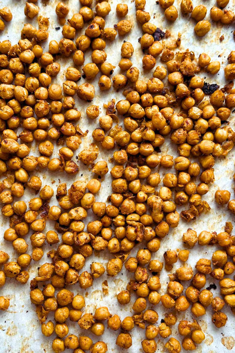 Sriracha Lime Chickpeas (Easy Roasted Chickpea Snack)