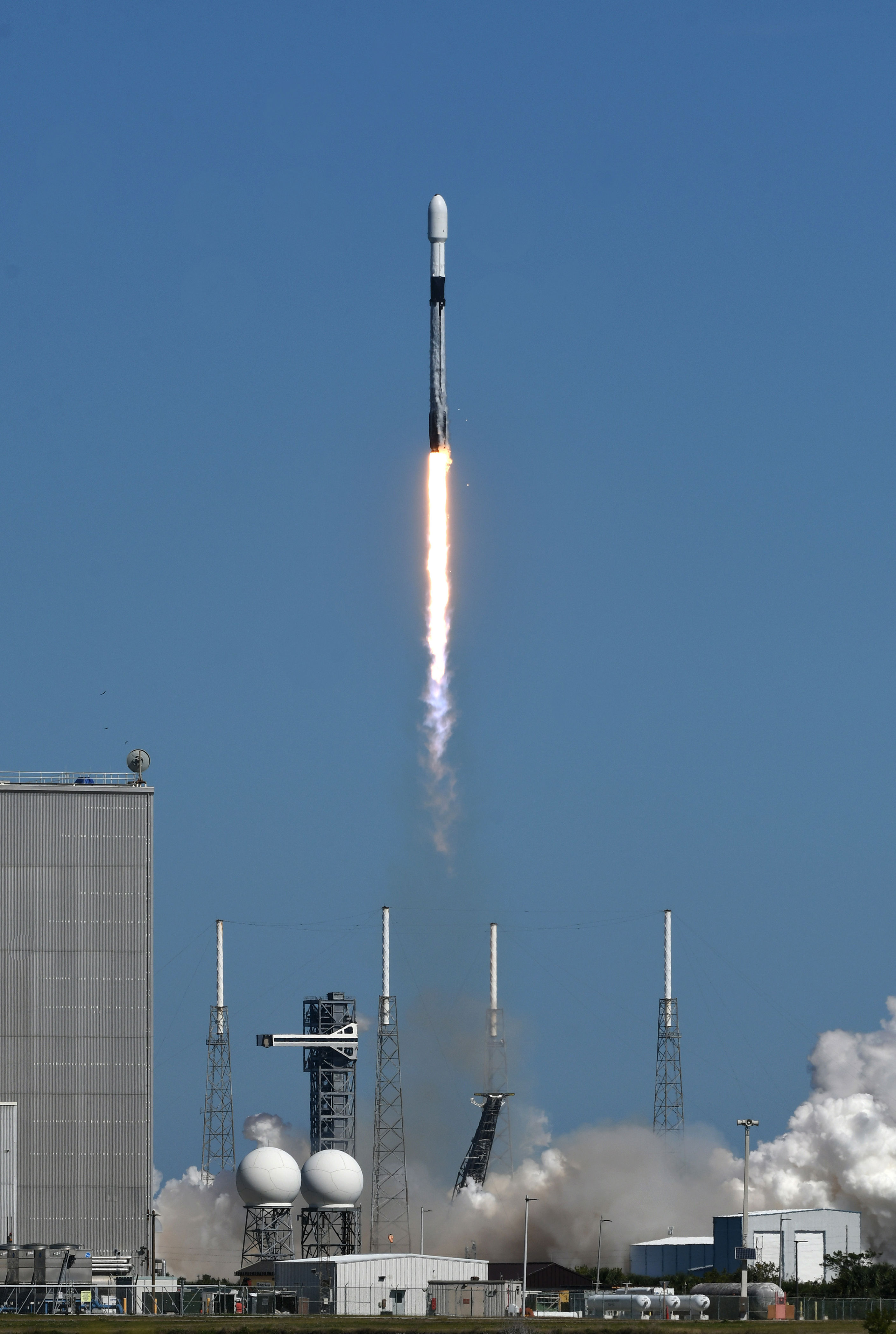 Spacex Falcon 9 Rocket Successfully Launches To The International Space