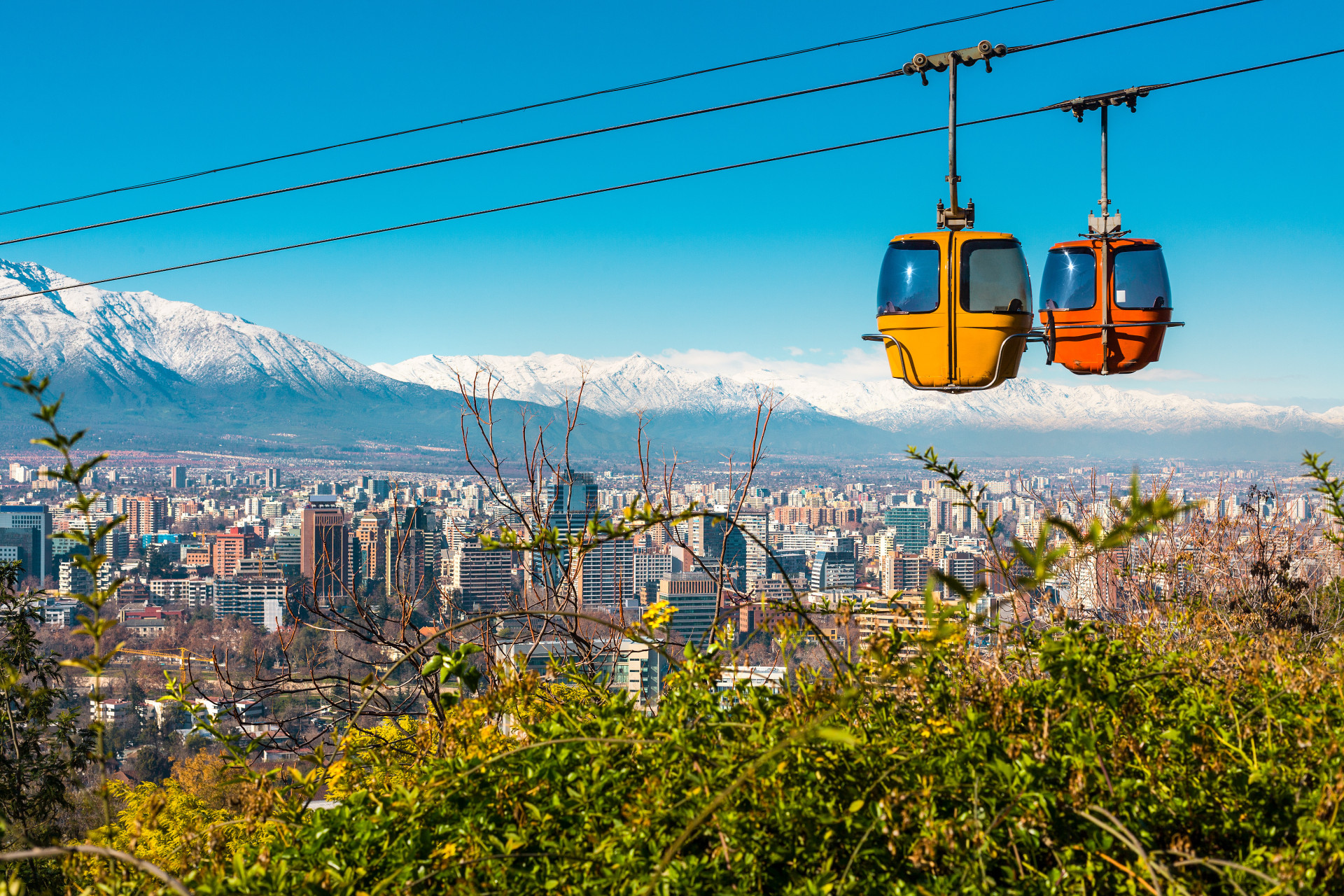 Chile's capital boasts a breathtaking scenery, with the beautiful Andes as the backdrop.