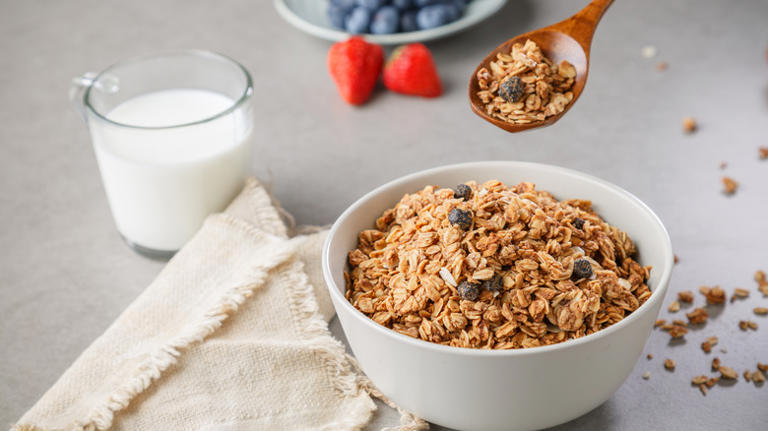 Muesli Vs Granola: The Difference Between These Oat-Based Cereals