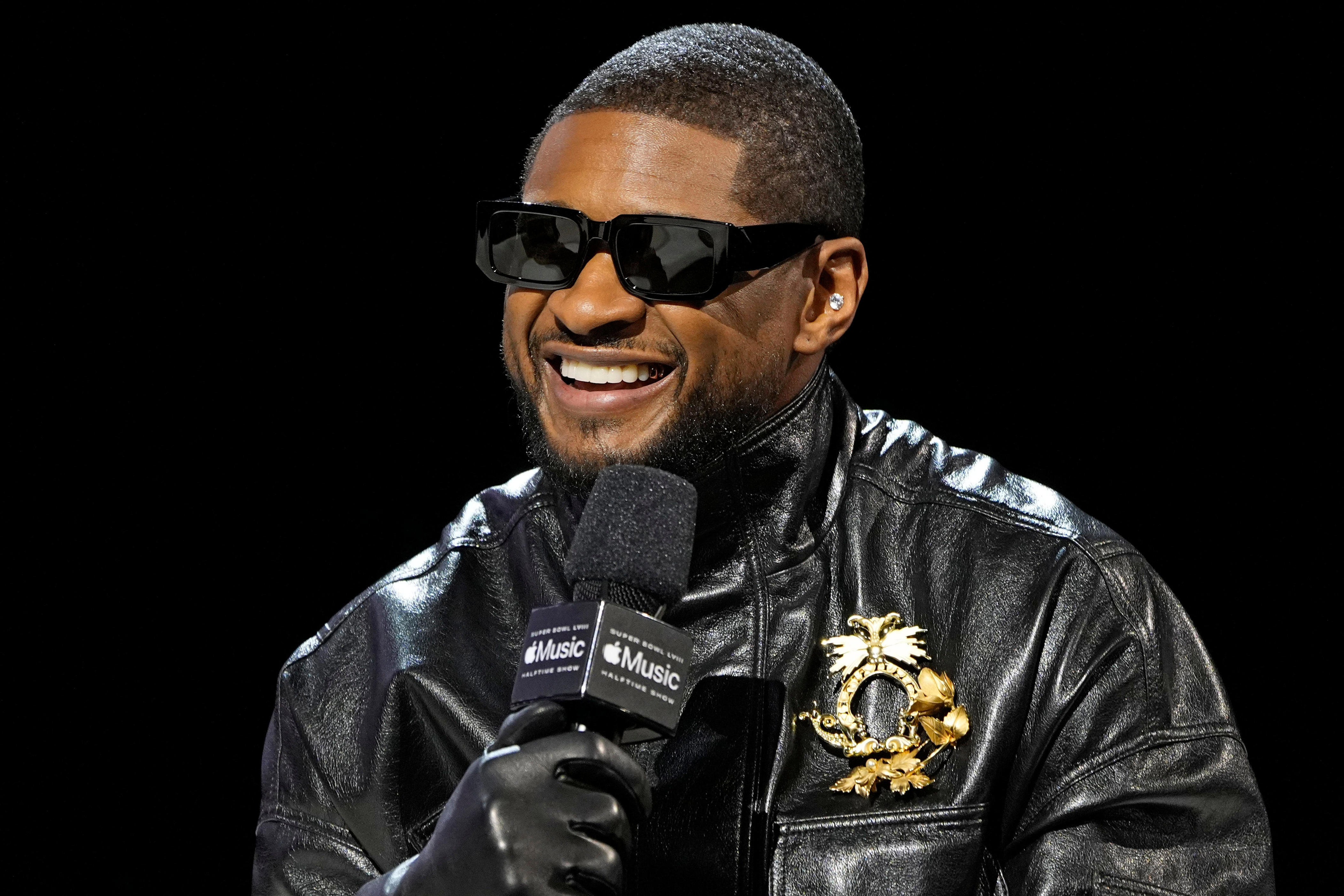 Usher Hints At Surprise Guests For Super Bowl Halftime Show, Promises ...