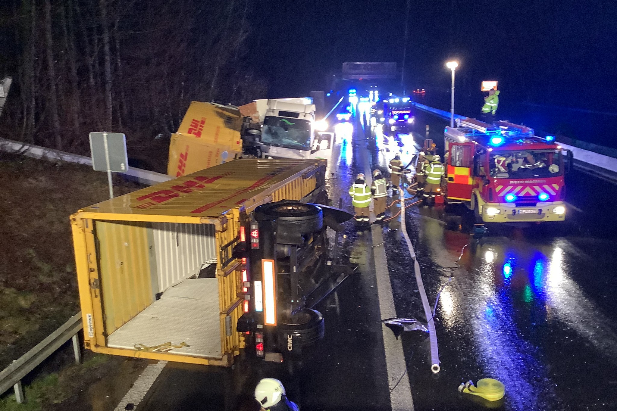 Unfall: Schwerer Lkw-Unfall Auf Der A3: Stundenlange Bergung