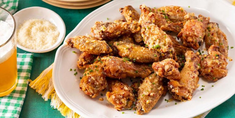 Garlic Parmesan Chicken Wings Will Have the Whole Crowd Cheering