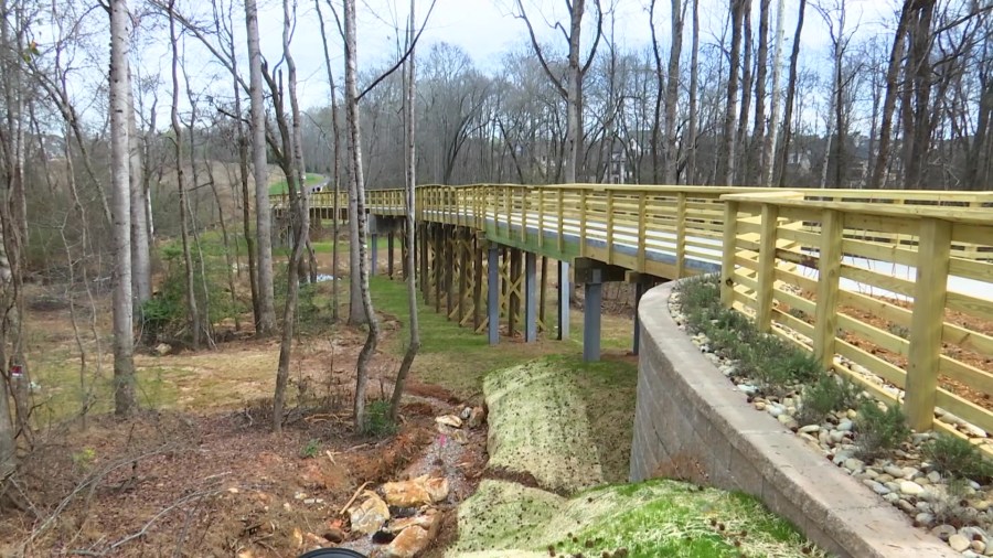 Greenville Opens New Section Of Swamp Rabbit Trail   BB1i0eob.img