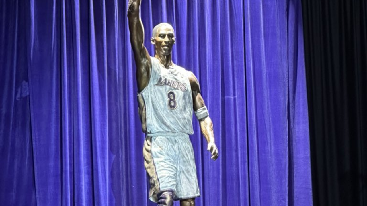 Kobe Bryant Statue Unveiled By The Lakers In Front Of 'The House That ...