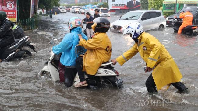 bmkg ingatkan waspada hujan lebat untuk beberapa wilayah di indonesia, ini daftarnya