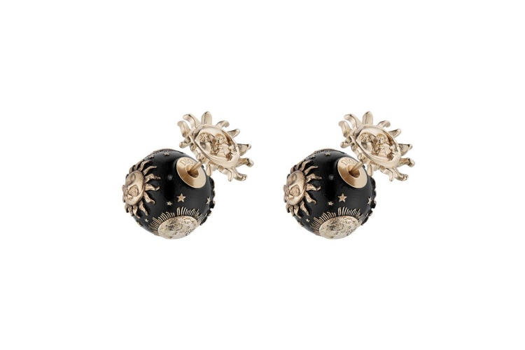 Dior「珍珠首飾」每季都斷貨！2024春夏精選6款：珍珠耳環貴婦瘋搶，金色頸鏈值得投資！