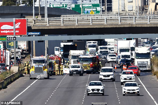 West Gate Bridge Truck Fire: Major Truck Fire Causes Traffic Chaos In ...