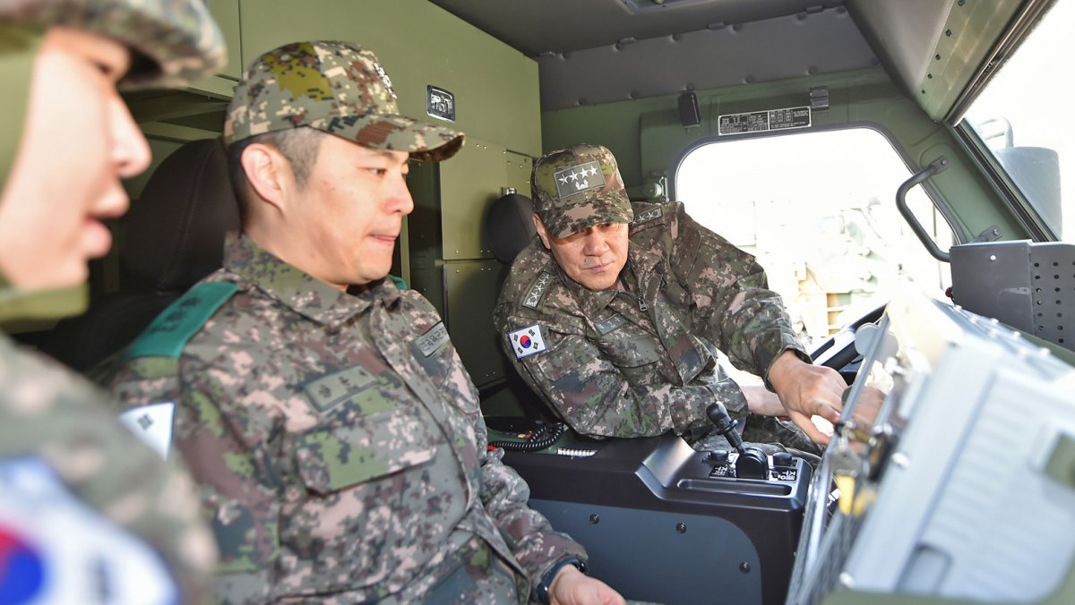 김명수 합참의장, 미사일전략사령부 대비태세 점검