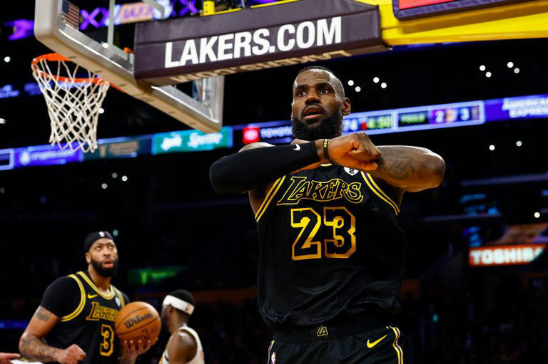 LeBron James, Lakers frustrated by Nuggets on Kobe Bryant statue ...