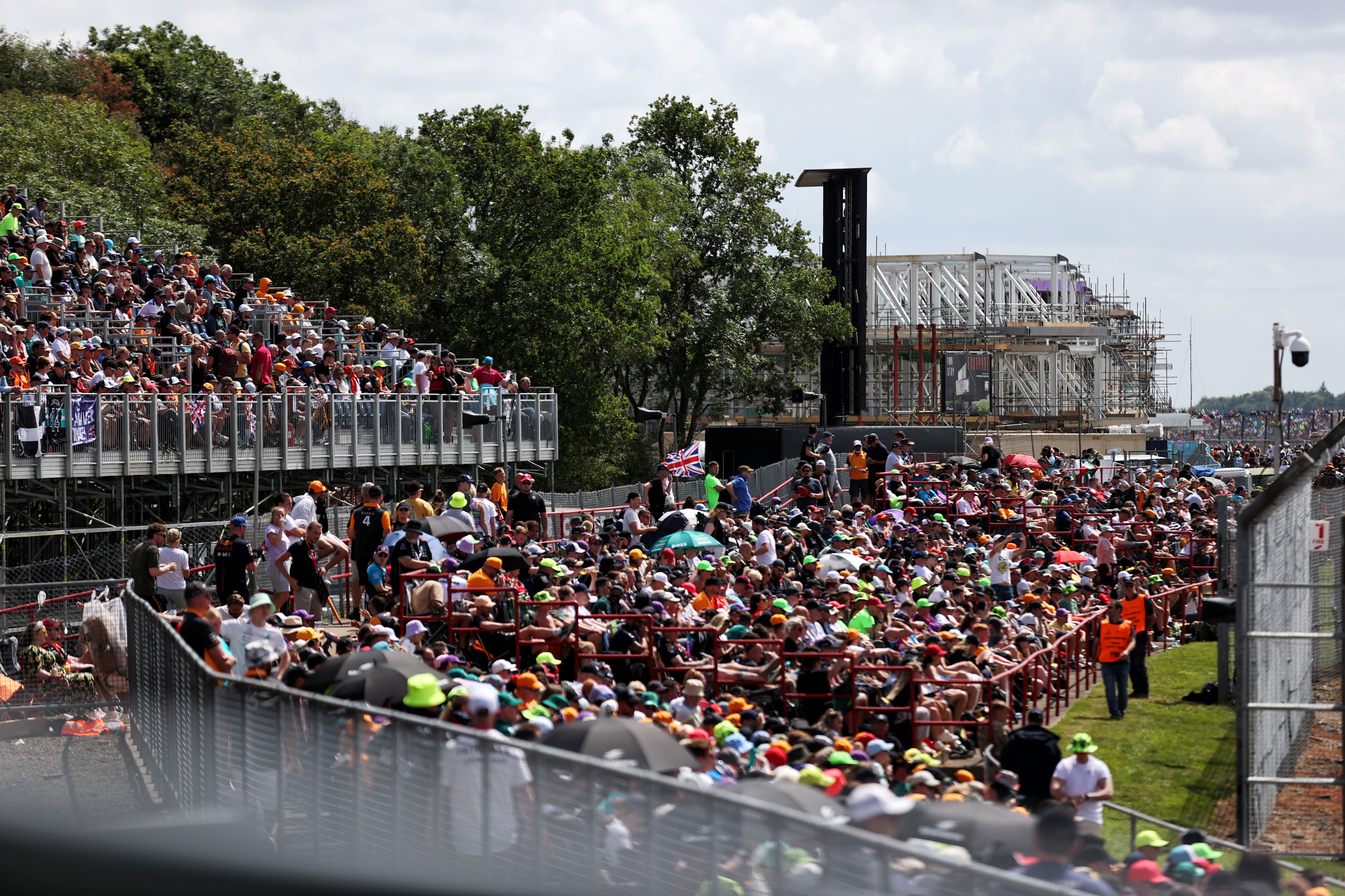 zoveel betaalt silverstone voor de f1 en deze plek is daarvan de dupe!