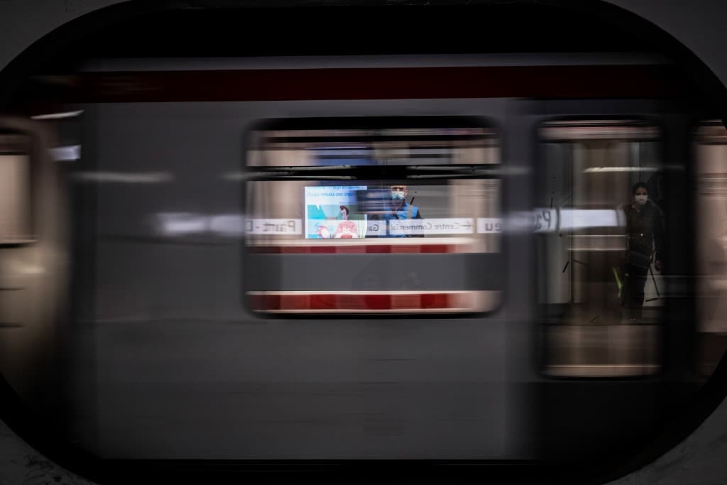 lyon: les 118 panneaux publicitaires lumineux retirés dès le 1er avril dans le métro