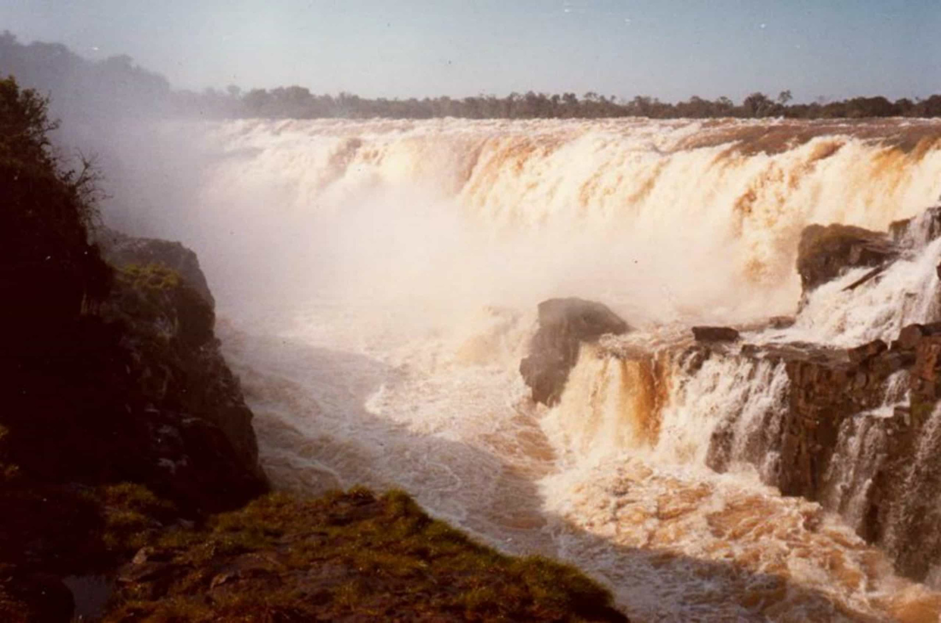 <p>The Guaíra Falls were a series of mighty waterfalls on the Paraná River along the border between Brazil and Paraguay. But this natural wonder was lost to the world in 1983 after it was inundated to pave the way for a massive hydroelectric project.</p><p>You may also like:<a href="https://www.starsinsider.com/n/473682?utm_source=msn.com&utm_medium=display&utm_campaign=referral_description&utm_content=668561en-my"> Celebs who almost became priests or nuns</a></p>