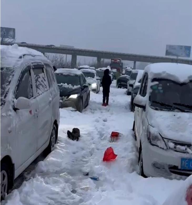 “6일간 도로에 고립”…기록적 폭설로 中 귀성길 ‘악몽’[여기는 중국]