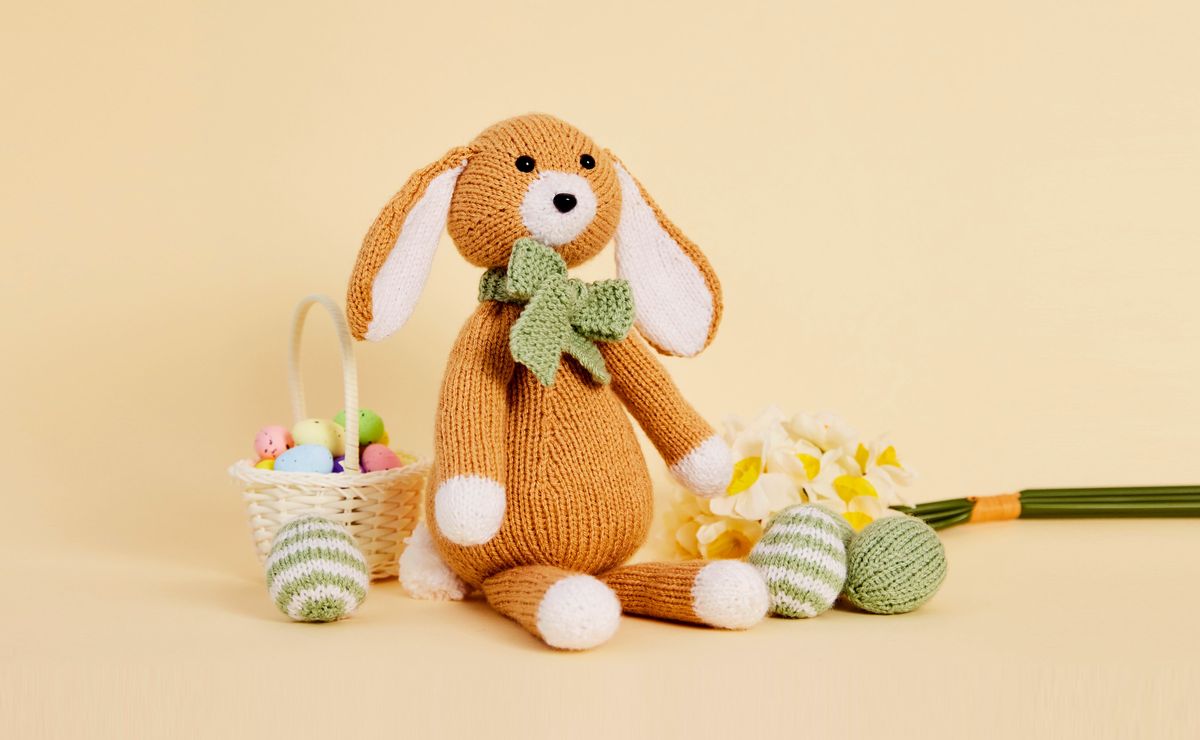 knit an adorable easter bunny with our free pattern