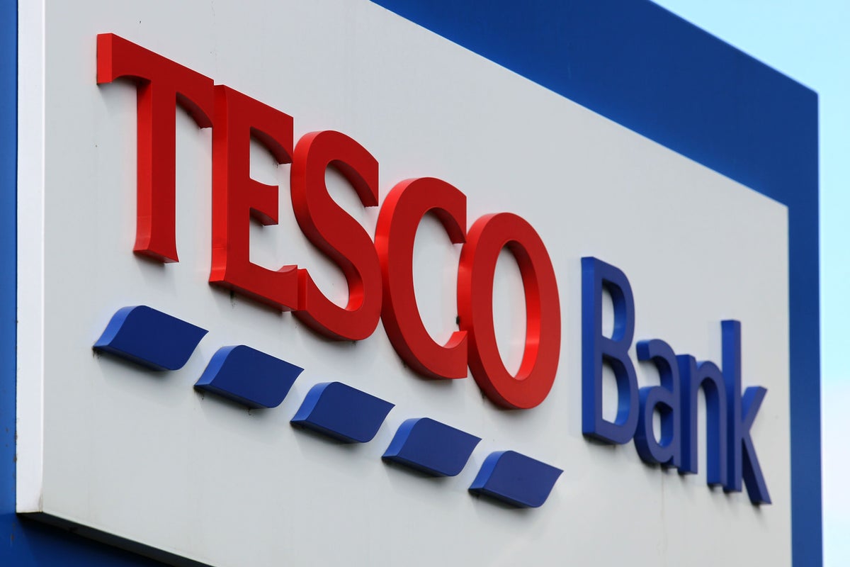 tesco 'admits defeat' as it sells bank arm to barclays in £700m deal