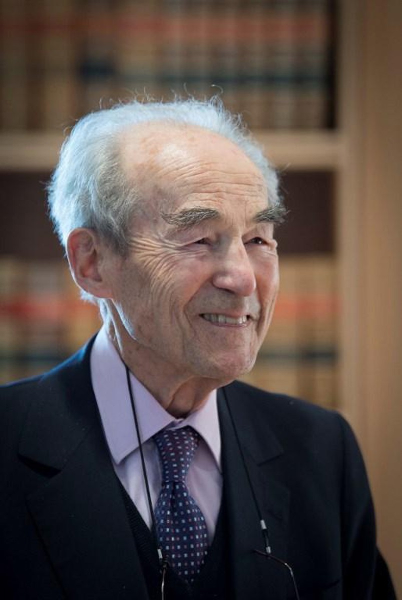 france: décès de l'ancien ministre de la justice robert badinter à l'âge de 95 ans