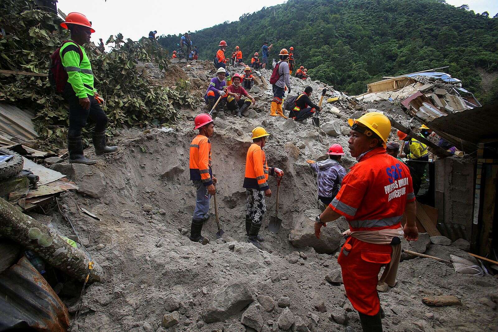 rescuers seek survivors as philippine landslide death toll climbs