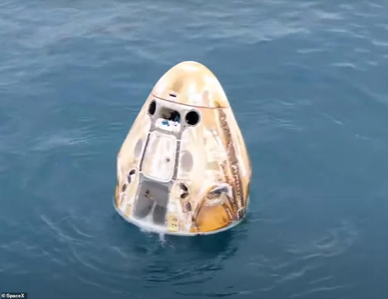 Splashdown Four Astronauts Who Spent 21 Days In Space Return To Earth In Spacex Capsule That 3759