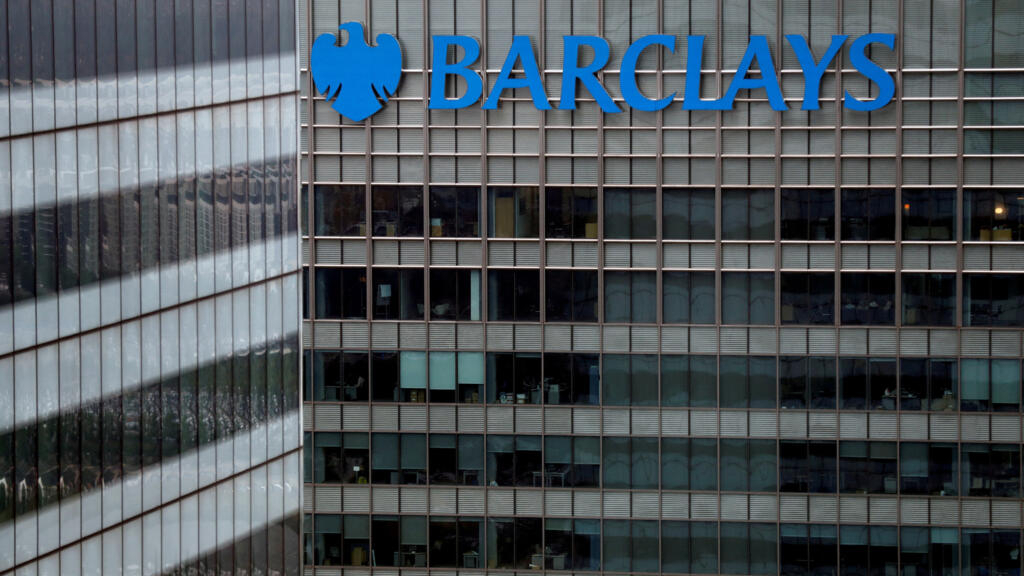 la banque barclays «arrête de financer directement» les nouveaux projets pétroliers et gaziers