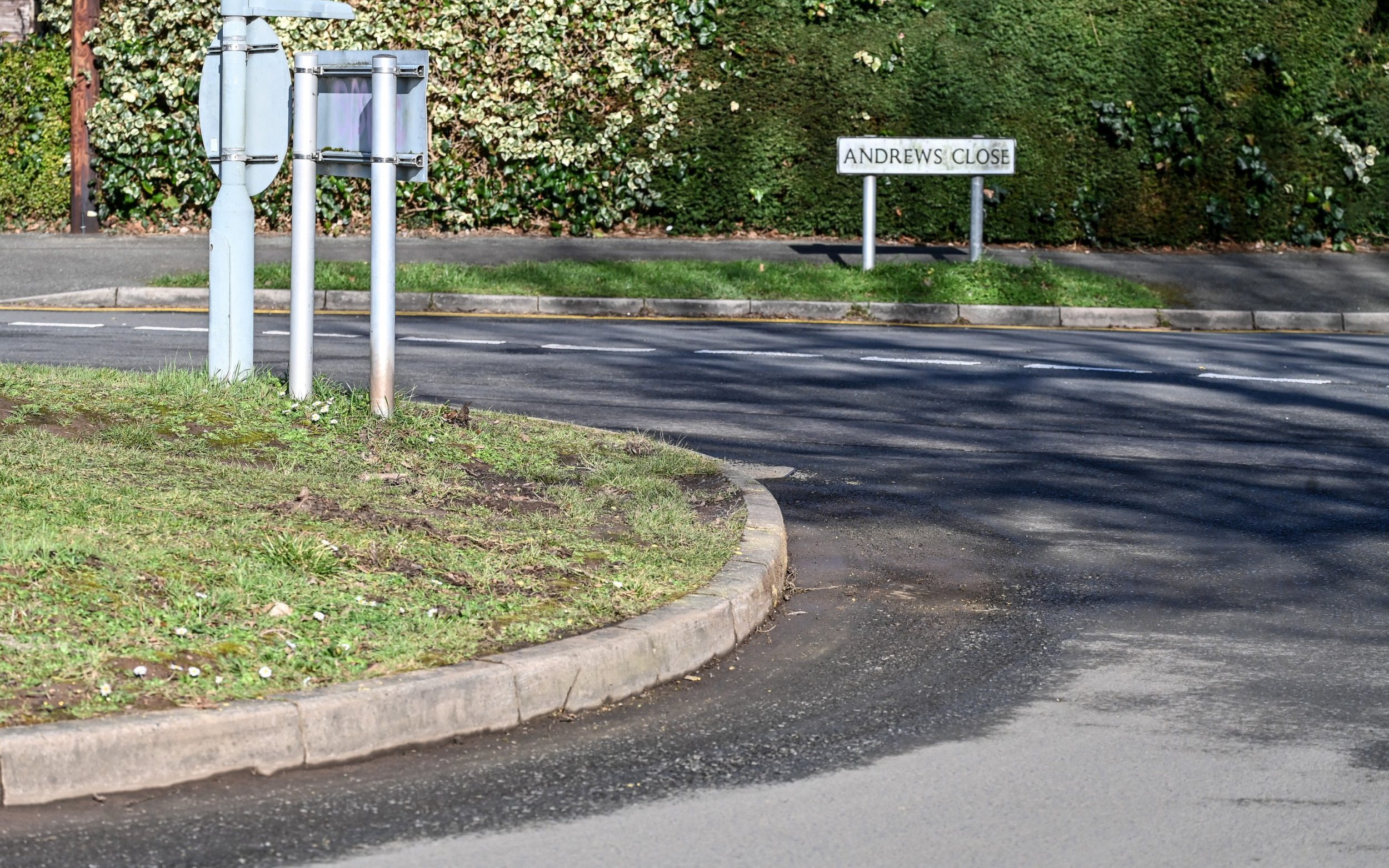 round the bend: council criticised over double yellow lines on roundabout