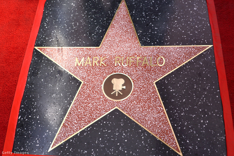 elképesztő, ahogy mark ruffalo jennifer garnerrel ünnepelte, hogy csillagot kapott a hírességek sétányán – videó