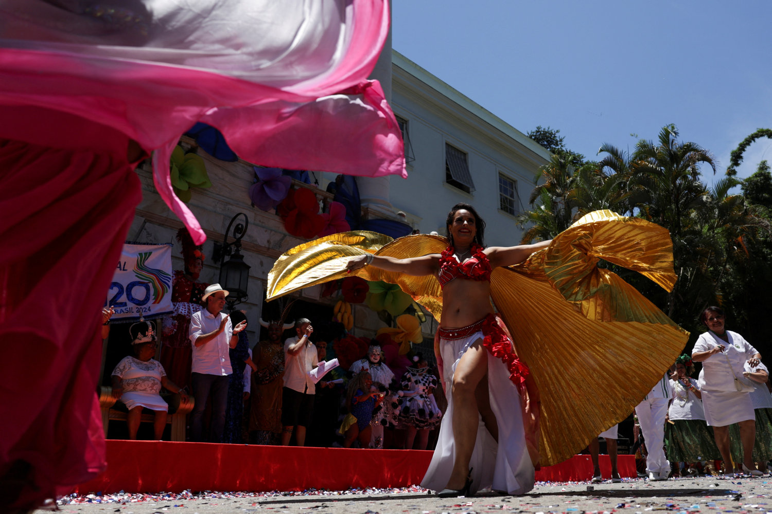 amazon, parader ved karneval i rio de janeiro hylder oprindeligt folk
