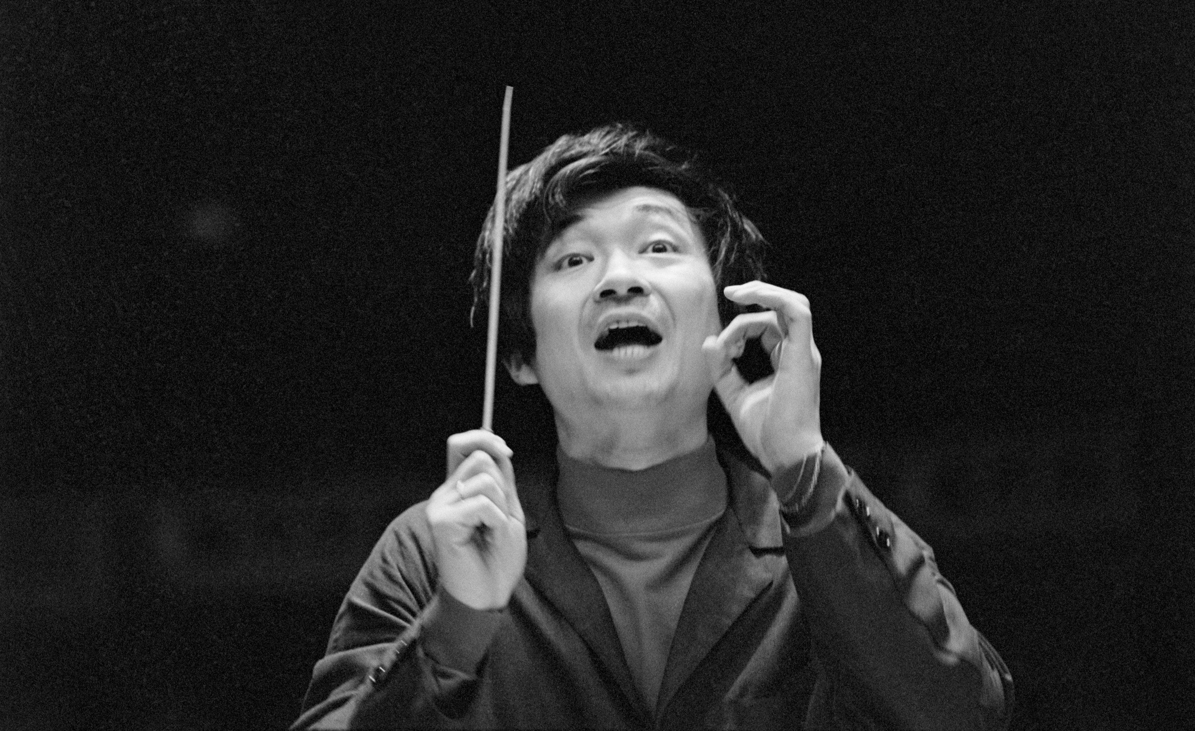 er diente sieben jahre, um selbst ein diener der musik zu werden – zum tod des dirigenten seiji ozawa