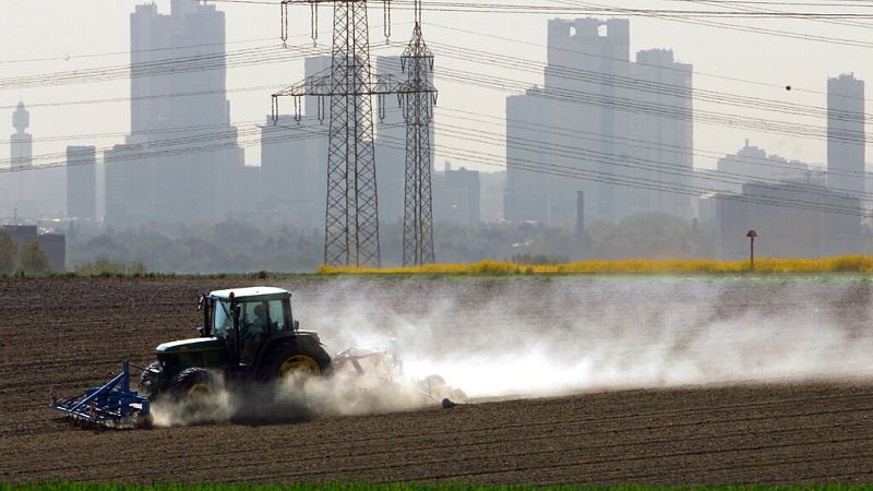 la commission européenne abandonne son ambition sur les pesticides