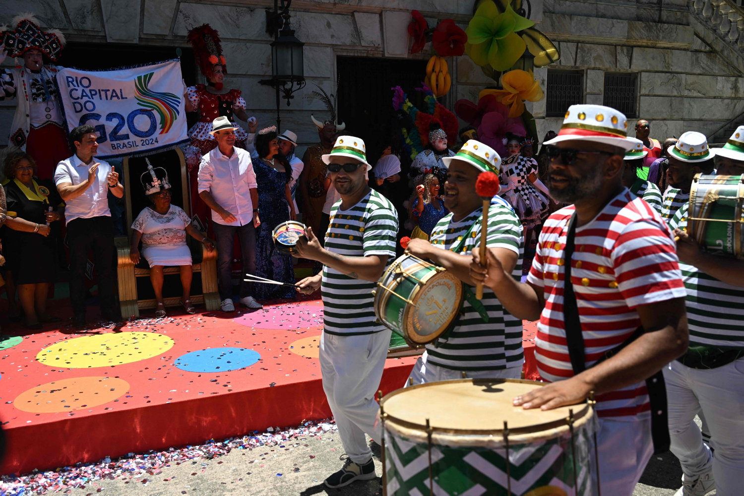 amazon, parader ved karneval i rio de janeiro hylder oprindeligt folk