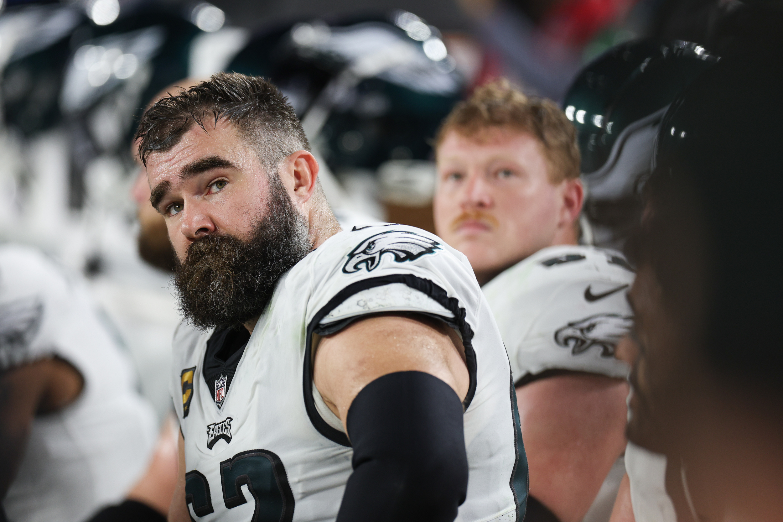 pair of unsigned veterans could hold key to eagles' salary cap