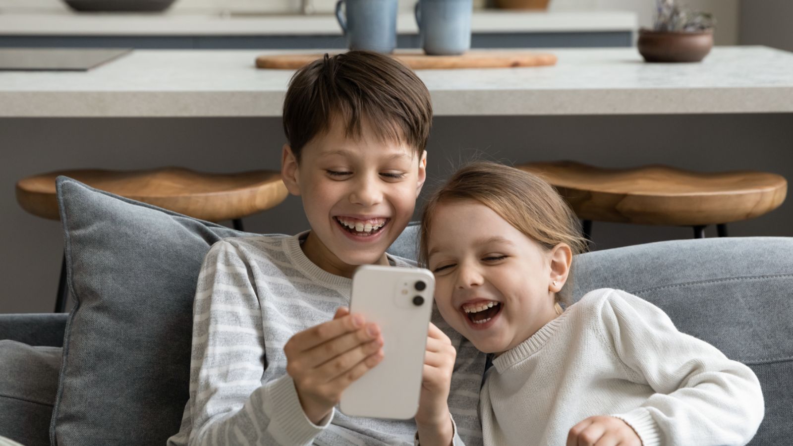 <p>Teaching children digital manners is essential in today’s world. With the increasing use of technology, it is important to teach children how to behave appropriately in the digital world. Here are some digital manners that every parent should teach their child.</p>