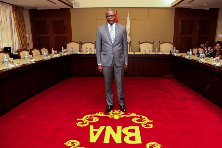 regulador angolano detetou ações especulativas na transação de moeda estrangeira