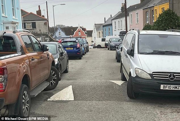 pavement parking should be banned, say seven in ten mailonline readers