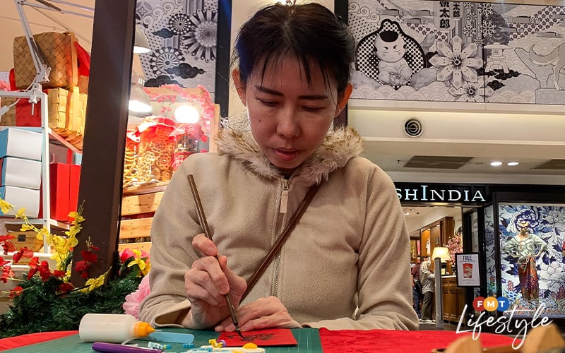 chinese calligraphy artist continues to inspire despite illness