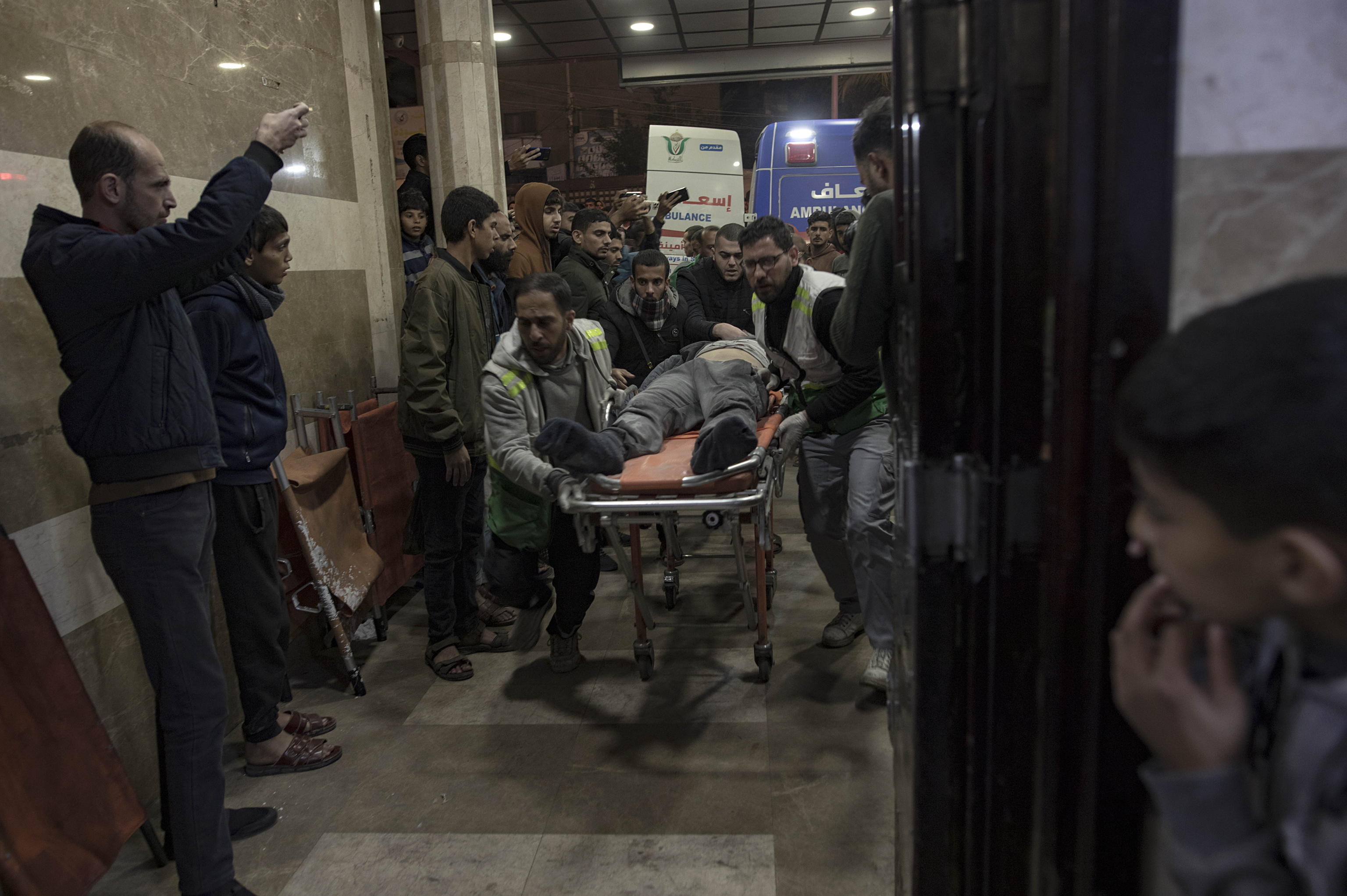 gaza, media: israele attacca ospedale a khan yunis, vittime