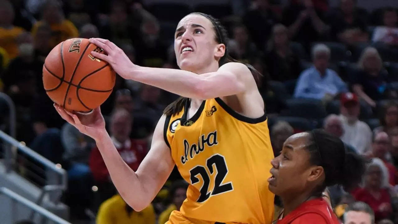 Caitlin Clark Nears Exceptional NCAA Women's Basketball Scoring Record